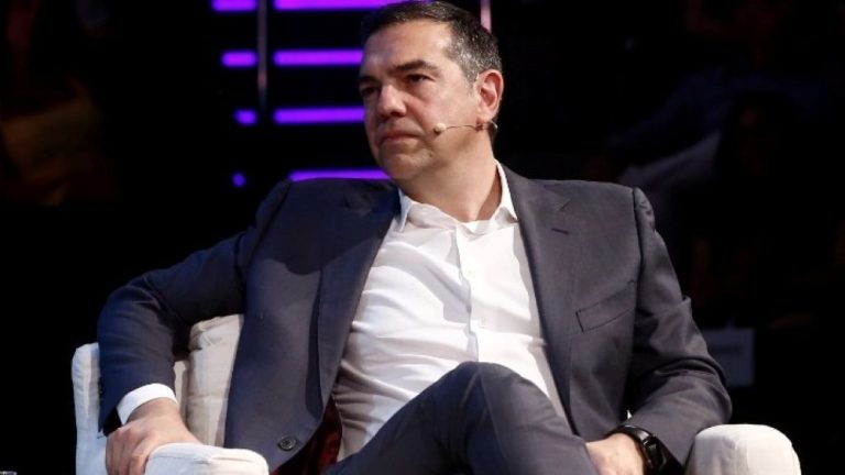 Αλ. Τσίπρας στη Le Monde: «7 χρόνια από την έξοδο από τα μνημόνια, ήρθε η ώρα να πω την αλήθεια μου»