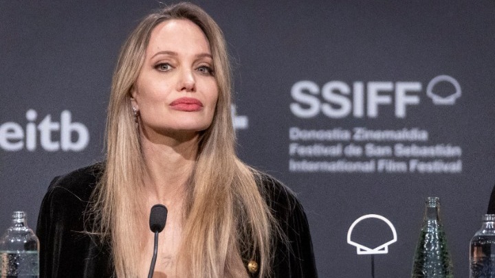 Η Αντζελίνα Τζολί δηλώνει ότι δεν αναγνωρίζει τη χώρα της