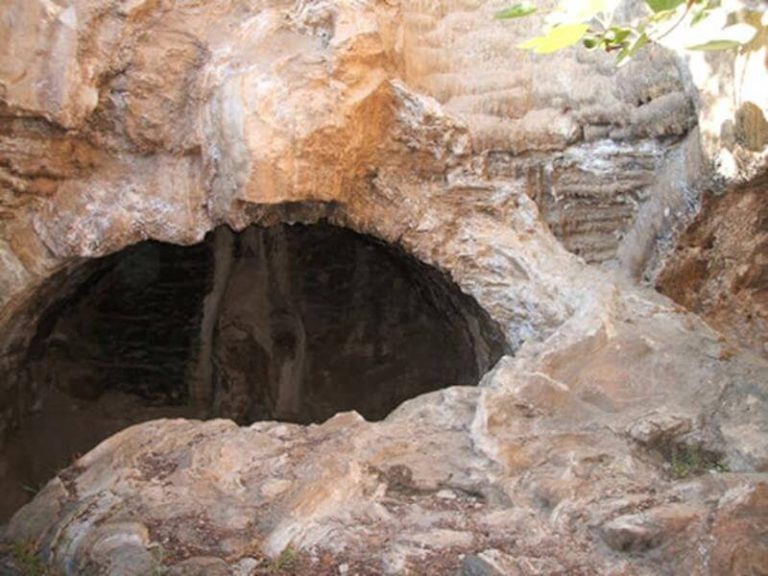 Άντρας εντοπίστηκε μέσα σε σπηλιά χωρίς τις αισθήσεις του