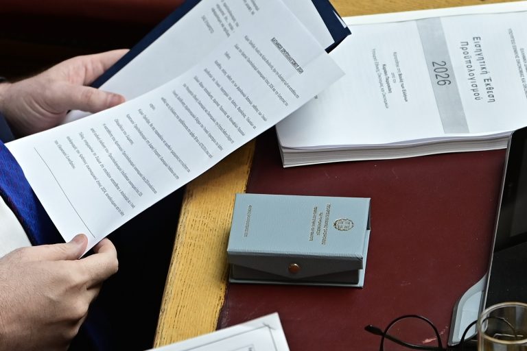 Ο άυλος προϋπολογισμός, η σύμβαση για τον ΟΛΘ και η… παραδοχή Πιερρακάκη για το Eurogroup