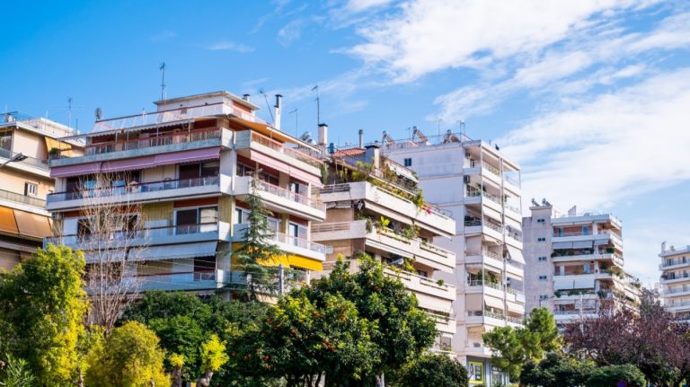 Διογκώνονται στεγαστικά  και ενεργειακά  προγράμματα