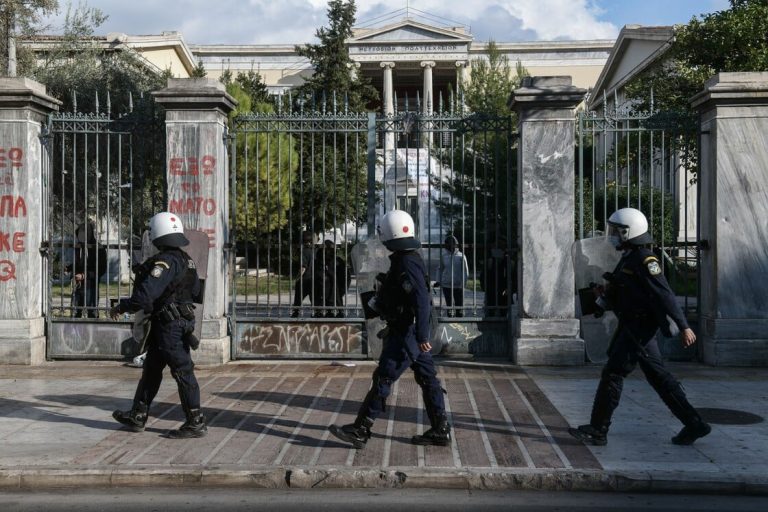 «Φρούριο» η Αθήνα για το Πολυτεχνείο: 5.000 αστυνομικοί, drones και αλλαγές στα ΜΜΜ