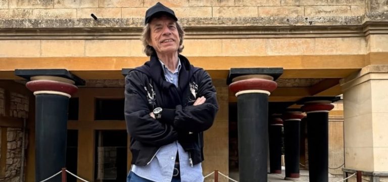 Μικ Τζάγκερ: Φαροφύλακας στο Ιταλικό νησί Στρόμπολι – Μαζί του Ντακότα Τζόνσον και Ροσελίνι (Photo)