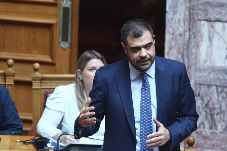 Απάντηση Μαρινάκη στο ΠΑΣΟΚ για «Φραπέ»: «Αυτόν που θέλουμε να συγκαλύψουμε τον στέλνουμε στον εισαγγελέα;»
