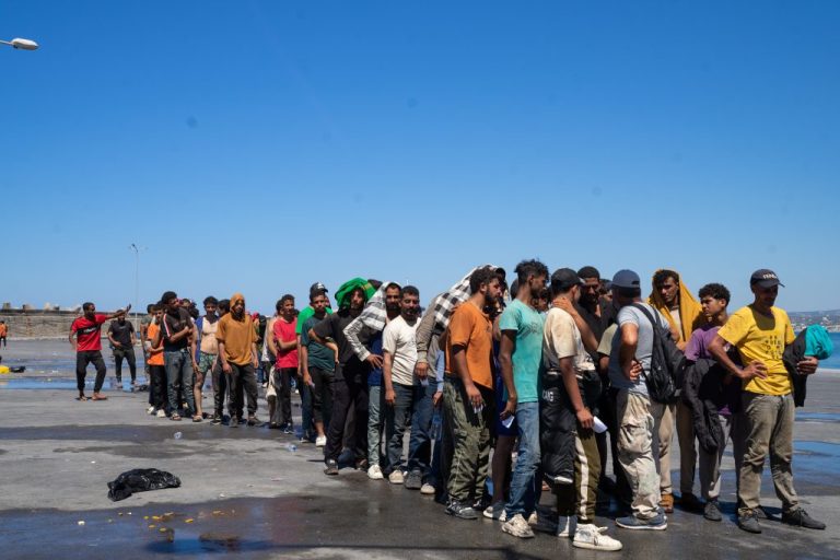 Η Γερμανία πληρώνει Αφγανούς για να μην μετεγκατασταθούν στη χώρα