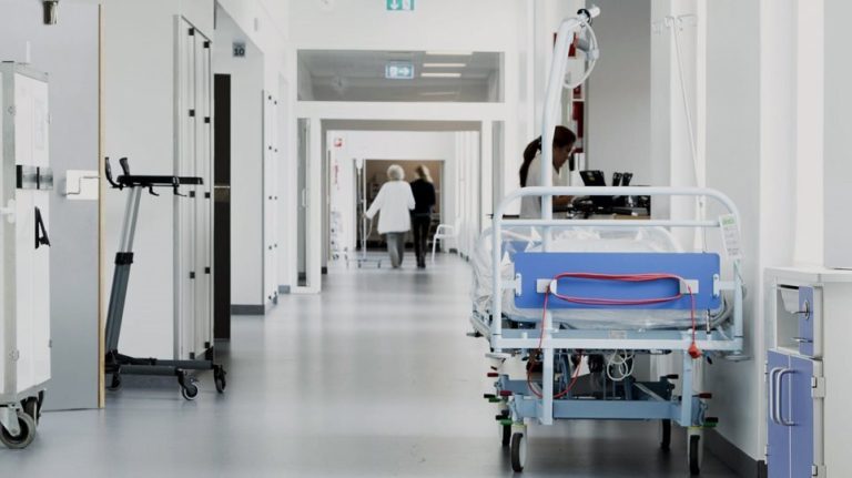 25χρονη γιατρός διασωληνωμένη στη ΜΕΘ του ΠΑΓΝΗ με μηνιγγίτιδα