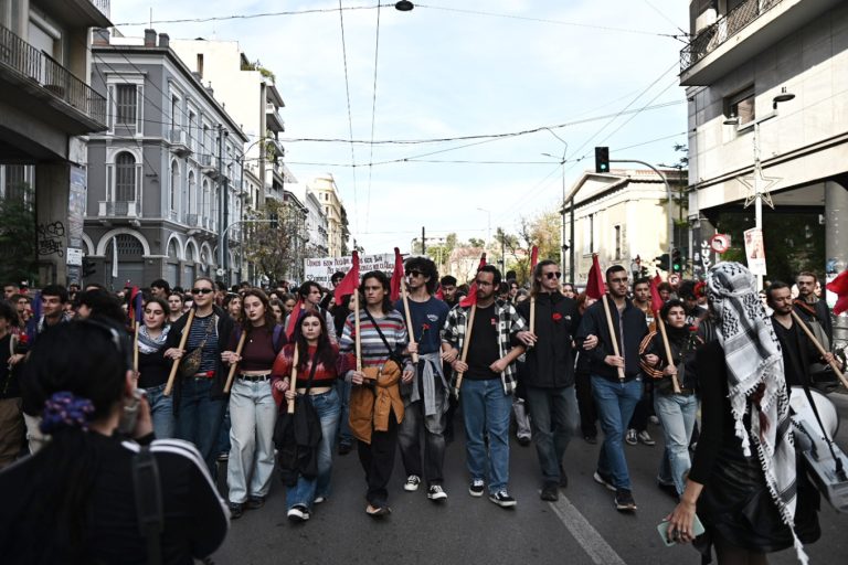 Ολοκληρώθηκε ειρηνικά η πορεία του Πολυτεχνείου