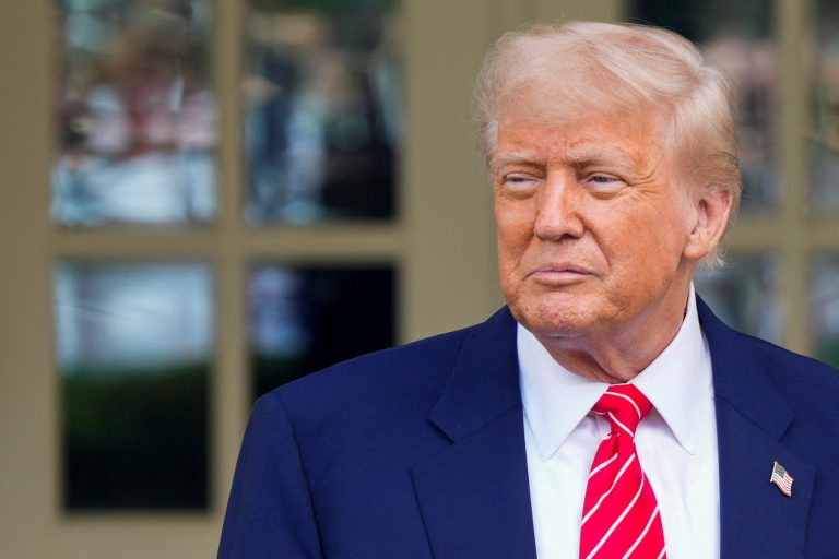 Επική γκάφα Τραμπ: Κατήγγειλε πως ανεμογεννήτριες σκοτώνουν τον αετό-σύμβολο των ΗΠΑ, αλλά ήταν γεράκι! (Photo)