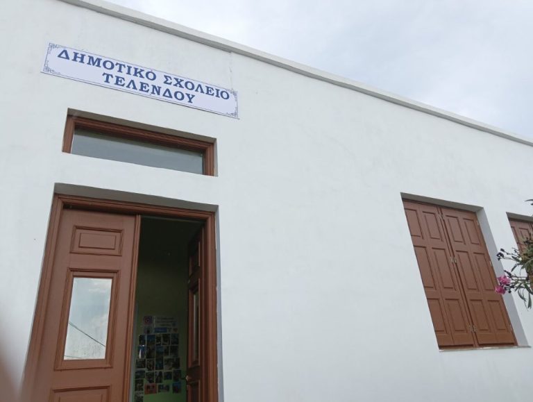 Τέλενδος: Ο Σάββας και ο Κυριάκος, οι μοναδικοί μαθητές του νησιού, βρήκαν τον δάσκαλό τους