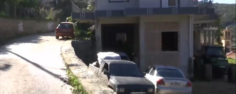 Δυτική Αχαΐα: Ο θείος αγκαλιά με τον 4χρονο ζαλίστηκε κι έπεσαν μαζί από τα 2 μέτρα (Video)