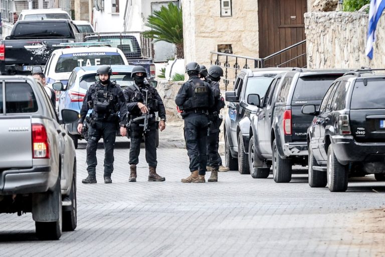 Μακελειό στα Βορίζια: Καθηγητής στη Νέα Μάκρη ο αδελφός της δολοφονημένης 56χρονης (video)