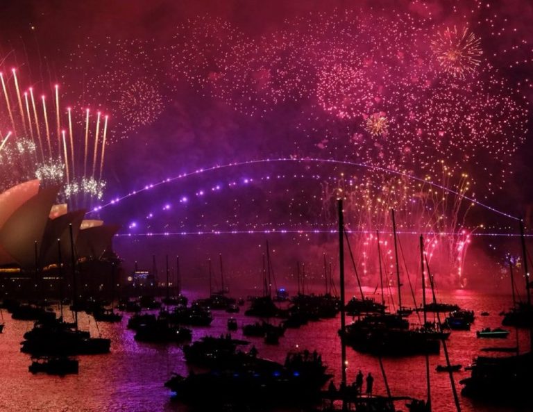 Yπερ-θέαμα: Ο κόσμος υποδέχεται το 2026 με εντυπωσιακές εικόνες (Video)