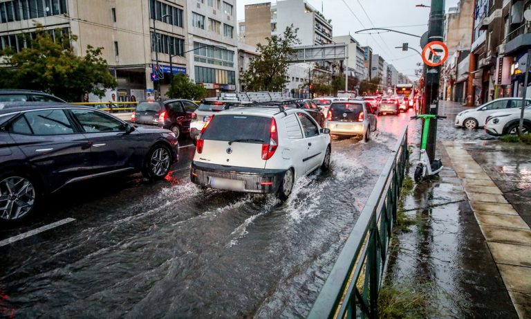 Αττική σε κυκλοφοριακό συναγερμό: Κλειστοί δρόμοι και μεγάλα μποτιλιαρίσματα