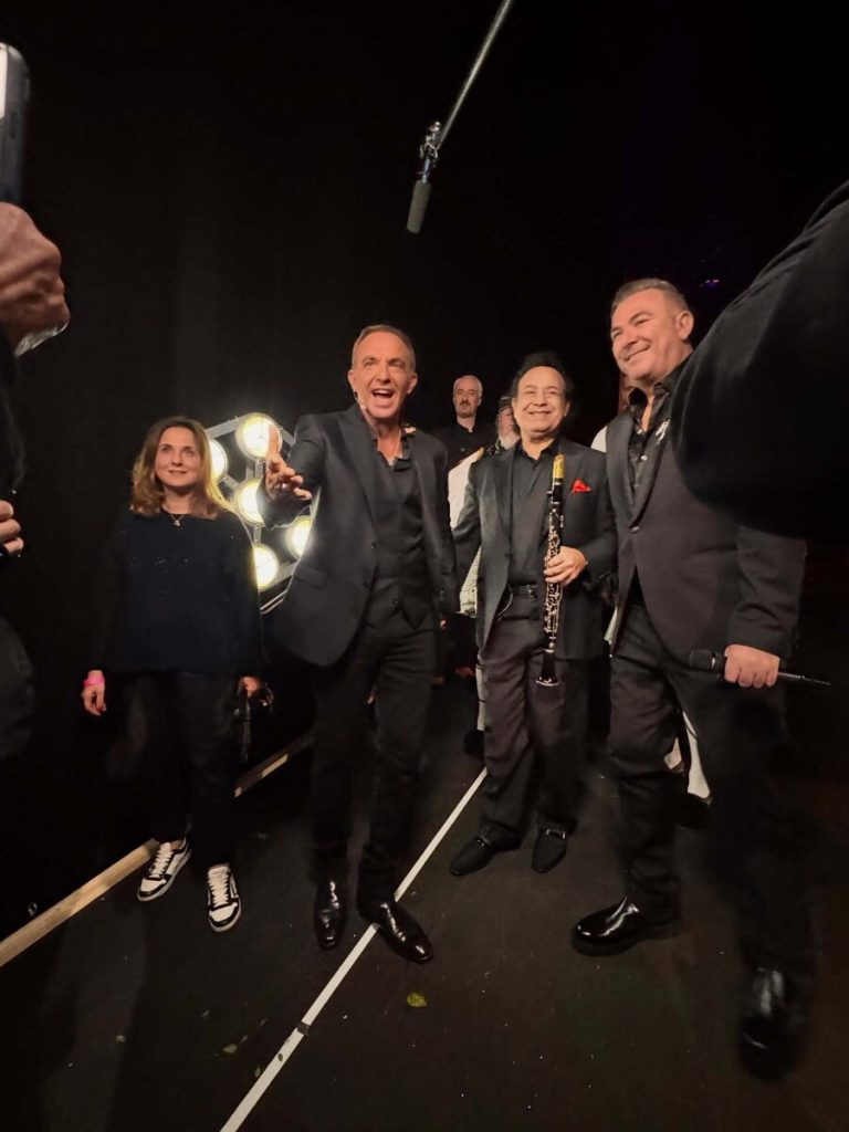 Η Ελλάδα στη γαλλική TV – Το κλαρίνο του Σαλέα, το τσάμικο του Αλιάγα, τα ελληνικά της Φαμπιάν (Video&Photos)