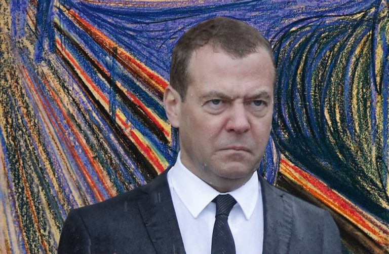 Σκληρές απειλές Μεντβέντεφ για Ζελένσκι: «Μπά@@ρδος του Κιέβου»