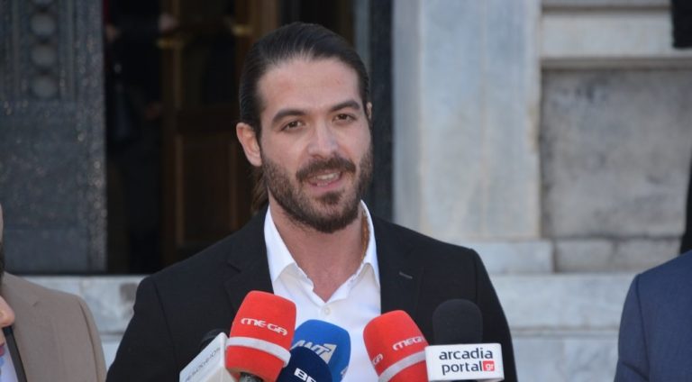 Άρης Μουγκοπέτρος: Αθώος ο μουσικός για ενδοοικογενειακή απειλή (Video)