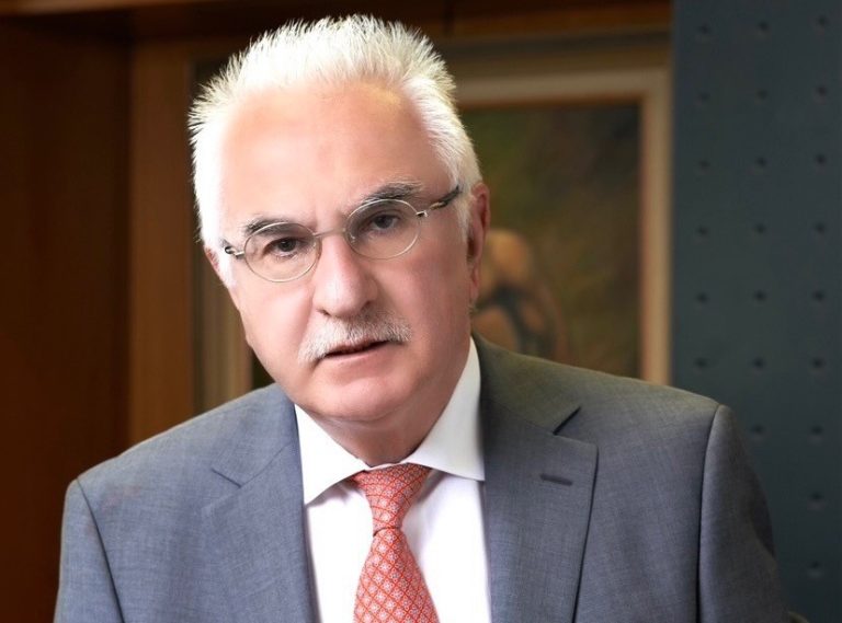Η συγκινητική ιστορία του βιβλίου του «Από ποια αγάπη γεννιέται η ντροπή»