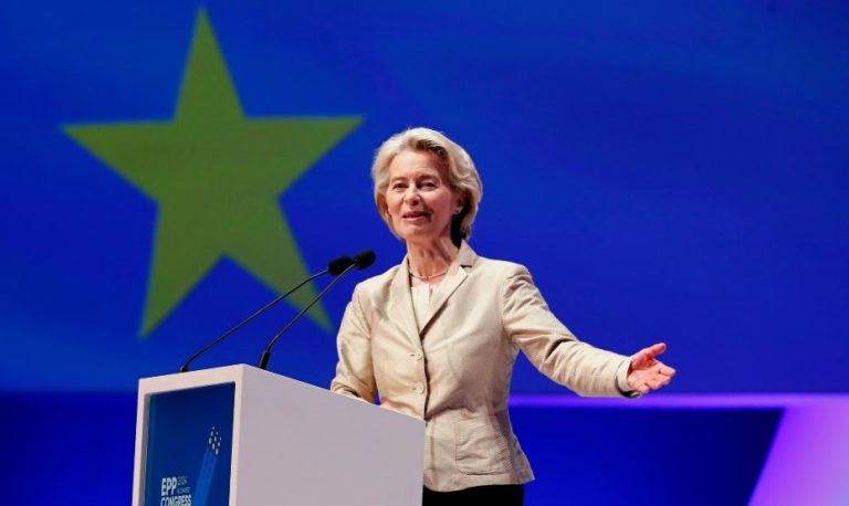 Η Ούρσουλα φον ντερ Λάιεν κρατάει το «μυστικό» όπλο της Ευρώπης -Μπορεί να πλήξει τον Τραμπ εκεί που πονά