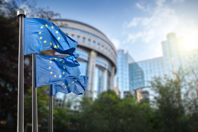 ΕΕ: «Παραμένουμε σταθερά προσηλωμένοι στην επανένωση της Κύπρου»