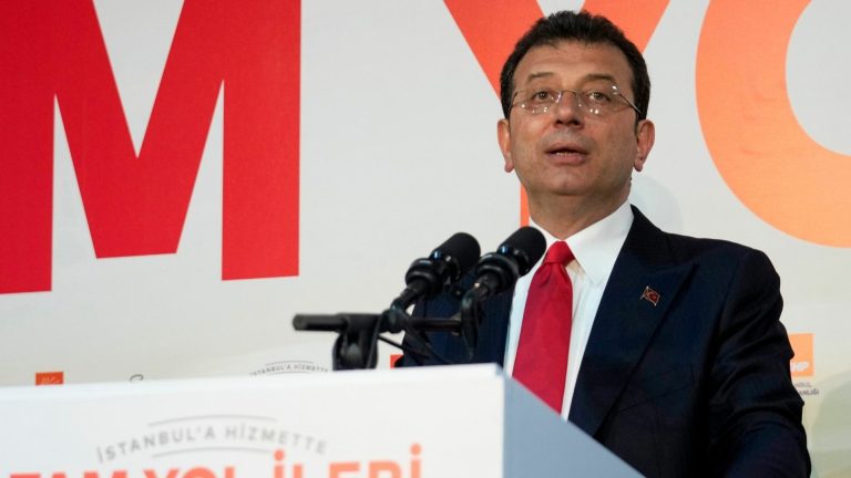 Εκρέμ Ιμάμογλου: Ξεκινά η πολυαναμενόμενη δίκη στην Κωνσταντινούπολη για την υπόθεση «yolsuzluk» (διαφθορά)