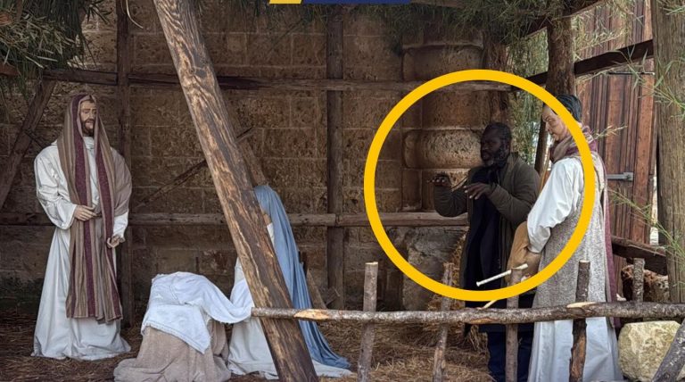 Άνδρας παρίστανε το άγαλμα σε φάτνη για να ξεφύγει από την αστυνομία – Συνελήφθη