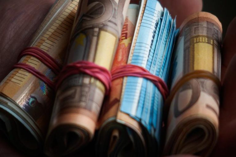 Ποιοι κινδυνεύουν να… χρυσοπληρώσουν δωρεές χρηματικών ποσών