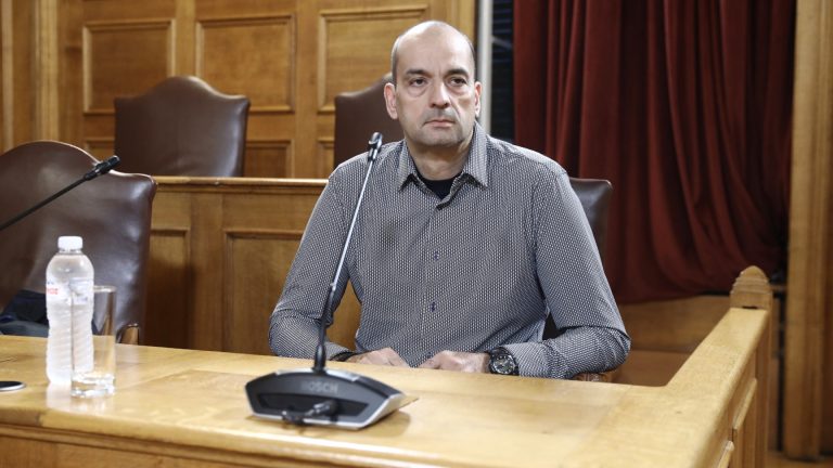 Όλα νόμιμα» δήλωσε ο Μαγειρίας στην Εξεταστική – «Δώρο από τη μητέρα μου η Ferrari»