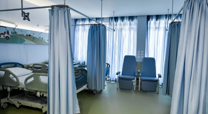 Έκτακτη κατάσταση στην Ερμιόνη: 30 μαθητές με συμπτώματα γαστρεντερίτιδας – Προληπτικό κλείσιμο Γυμνασίου