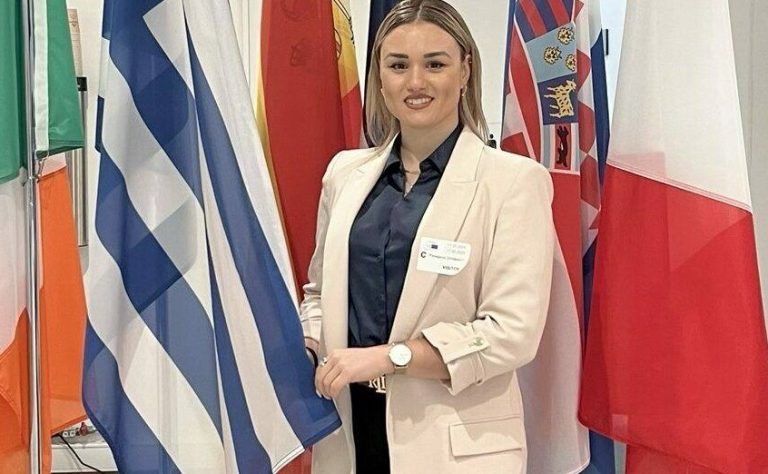 Παναγιώτα Διαμάντη: Παγκόσμια διάκριση για τη δασκάλα που «ανέστησε» σχολείο στην Ευρυτανία (Photo)