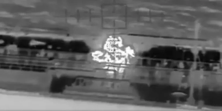 Τι σηματοδοτεί για τη διεθνή ναυσιπλοΐα το χτύπημα στο ρωσικό τάνκερ νότια της Κρήτης