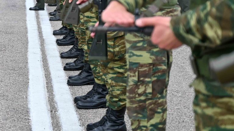 Φοιτητές υποχρεωτικά στα χακί στα 25 τους: Τέλος οι αναβολές στράτευσης