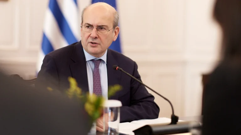 Χατζηδάκης: Έντεκα δεσμεύσεις για το 2026 με μείωση φόρων και εισφορών