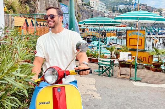 Ευθύμης Ζησάκης: Ο «γιατρός-γυναικολόγος» πρωταγωνιστής στη θεατρική σκηνή