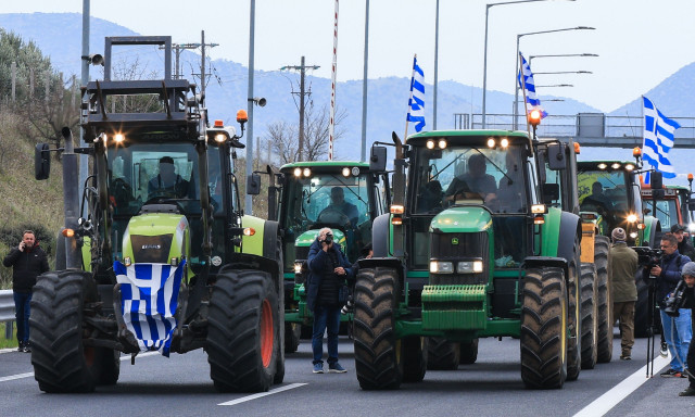 Αγροτικά μπλόκα: Ανοιχτά τα Θεοφάνια, έρχεται 48ωρο «μπλακ άουτ»
