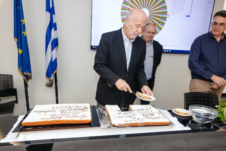 Έκοψαν κομμάτι πίτας και για τον “Κίμωνα”