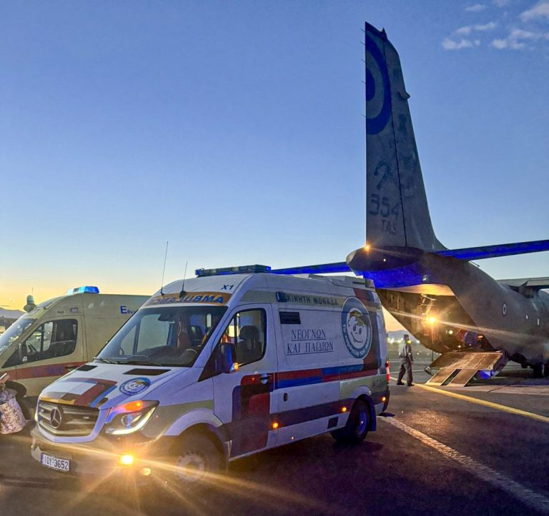 Δραματική αεροδιακομιδή ελπίδας για βρέφος 5 ημερών: Στο Βενιζέλειο και στη ΜΕΘ νεογνών (Photos)