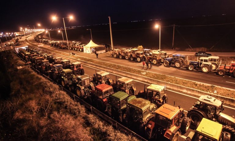 Ανικανοποίητοι οι αγρότες, 18 μπλόκα ζητούν συνάντηση με τον πρωθυπουργό – «Ναι» με προϋποθέσεις από το Μαξίμου