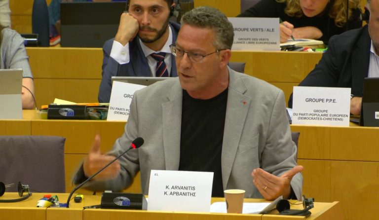 Πλακιάς vs Αρβανίτης: Η συνέντευξη που θα έπρεπε να διδάσκεται ως παράδειγμα πολιτικού αφηγήματος