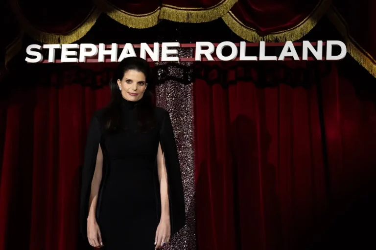 Η «χρυσή» κληρονόμος Αθηνά Ωνάση μάγεψε το Παρίσι-Σπάνια εμφάνιση στην καρδιά της Υψηλής Ραπτικής (PHOTO)