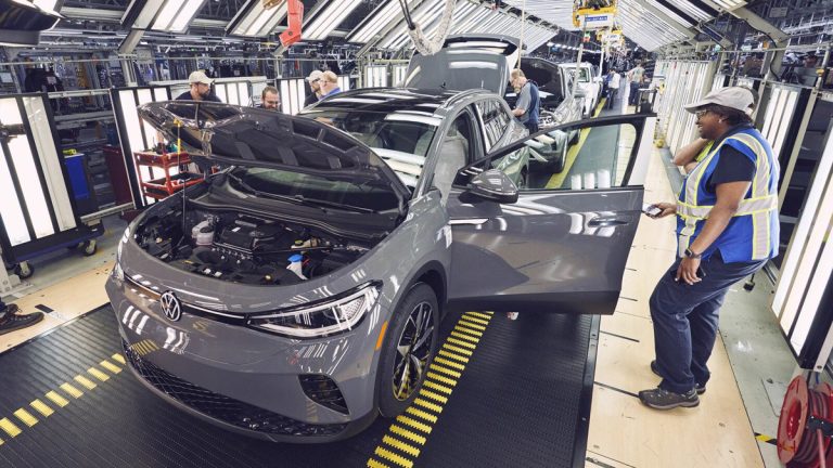 ΑΑΔΕ: Στο μικροσκόπιο supercars, social media και τραπεζικές κινήσεις με «όπλο» την τεχνητή νοημοσύνη
