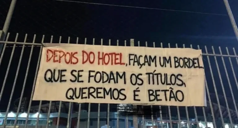 «Μετά το ξενοδοχείο, φτιάξτε και ένα πορνείο» – Οπαδοί σε απόλυτη έκρηξη (Photo)