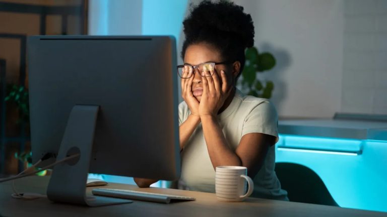 Τα 3 tips για να ξεκουράζεσαι ενώ… εργάζεσαι!