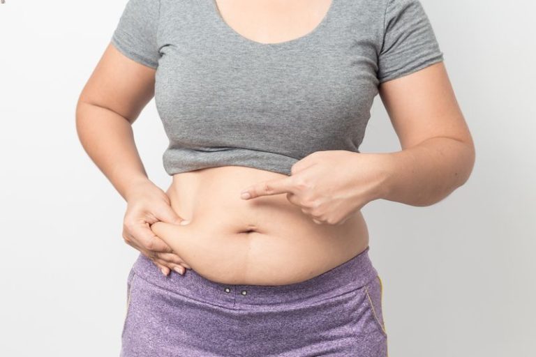 Κοιλιακό λίπος: Η απάντηση της επιστήμης για το «κάψιμο» και τα μυστικά tips