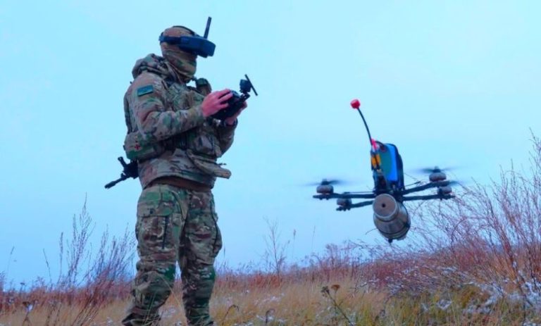 Στρατός και drones: Νέο εγχειρίδιο φέρνει εκπαίδευση αιχμής για τους οπλίτες θητείας