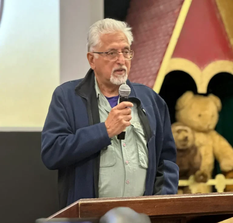 Καπέλο «θάνατος στον στρατό του Ισραήλ» και χειροκροτήματα στη Χαμάς: Ο δήμαρχος που άναψε φωτιές