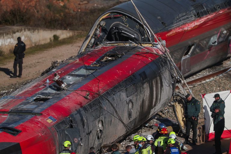 Ισπανία: Στους 40 μέχρι στιγμής οι νεκροί από τη σιδηροδρομική τραγωδία – Συνεχίζονται οι απεγκλωβισμοί
