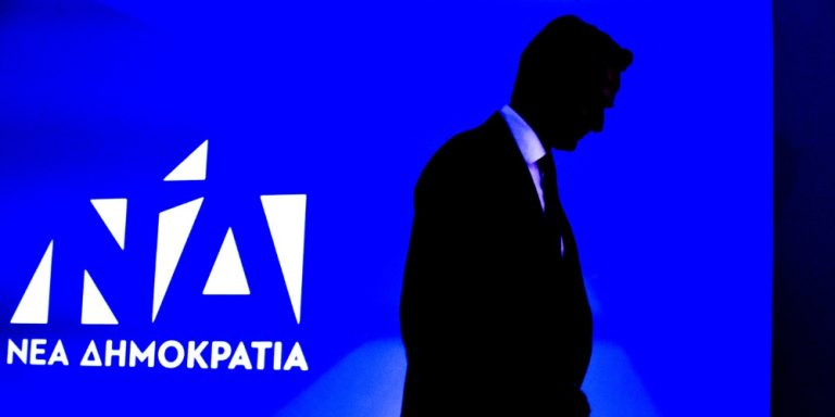 Το πολιτικό στοίχημα της νέας χρονιάς: Αντοχές κυβέρνησης, αναζητήσεις στην αντιπολίτευση