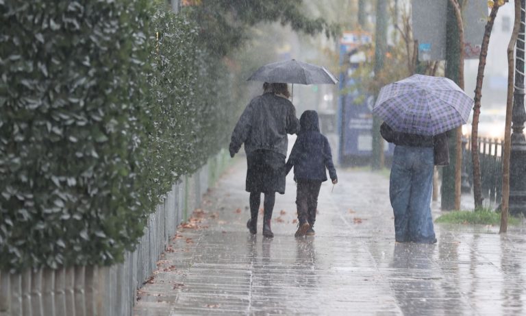 Συναγερμός από Κολλυδά και Τσατραφύλλια: Έρχεται πολύ υψηλή βροχόπτωση στην Αττική – «Red Code» για Βόρεια Ελλάδα