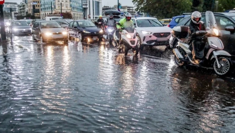 Νέο κύμα κακοκαιρίας με λασποβροχές από αύριο – Δείτε πού θα βρέχει