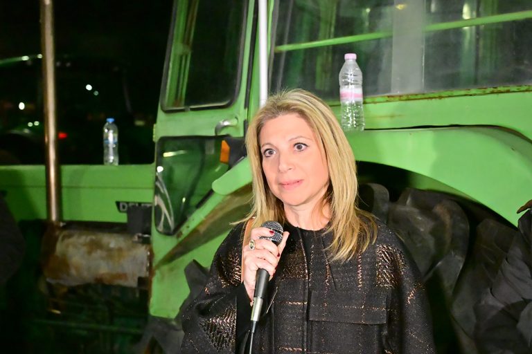 Μαρία Καρυστιανού με παλτό Max Mara αξίας 3.000 ευρώ στα μπλόκα-Ο κακός χαμός στο διαδίκτυο (Photo&Video)